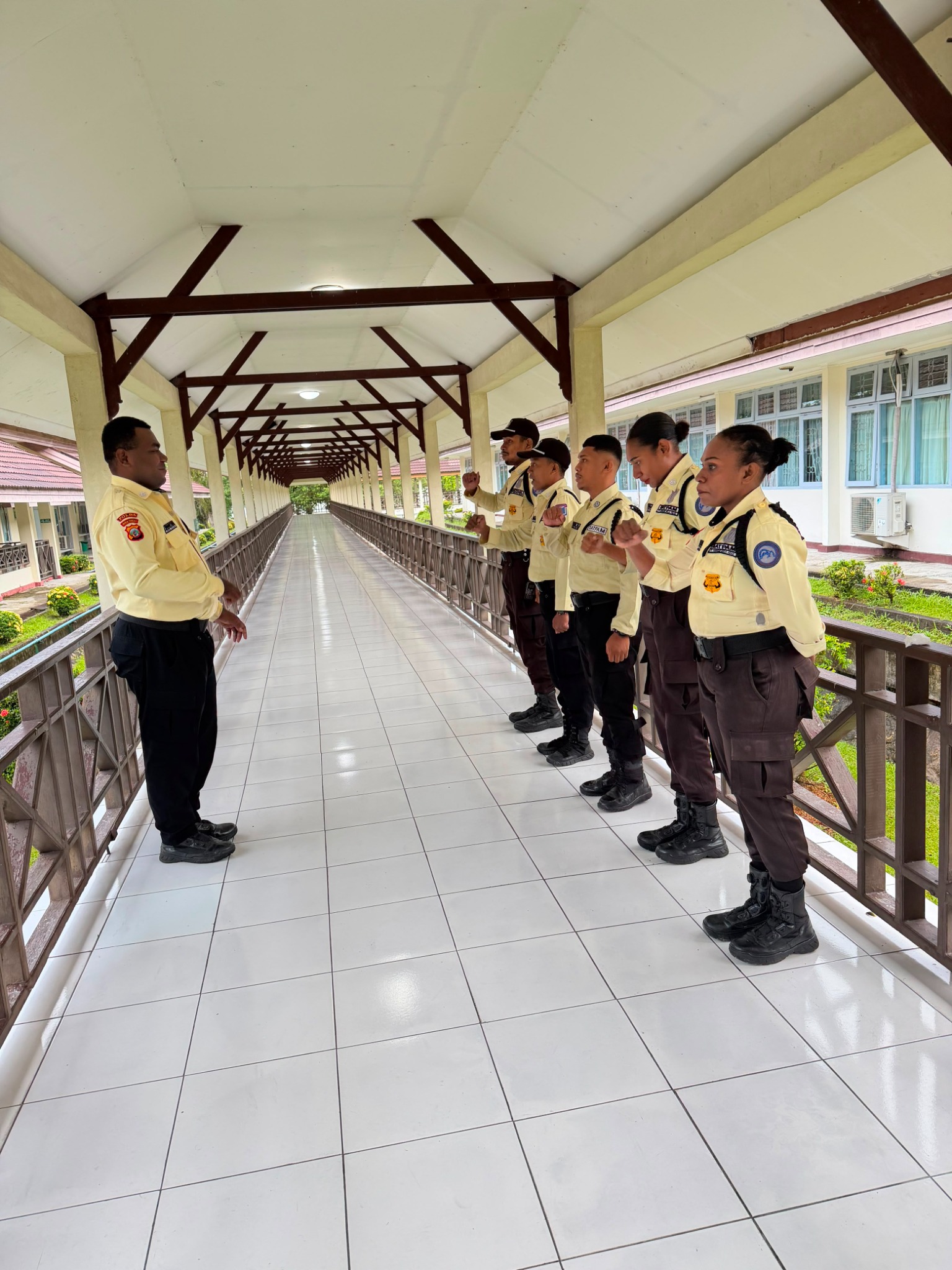Briefing personel Satpam PT. Amungme Mulia Abadi di RSUD Mimika